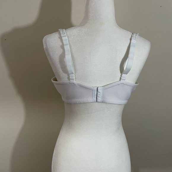Vanity Fair sz 40D bra in a light silver shade.  Moderate padding - Picture 5 of 9